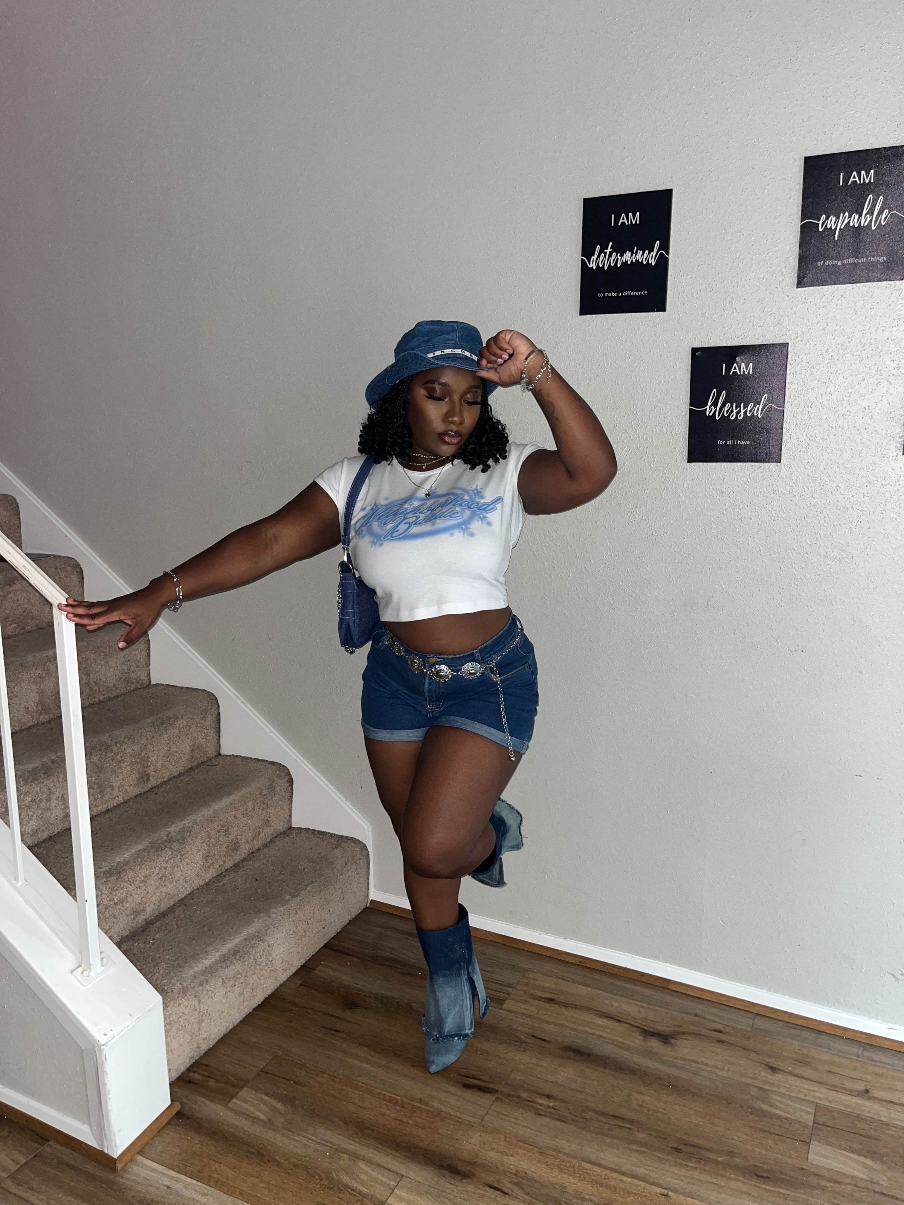 NEIGHBORHOOD BADDIE CROP TEE